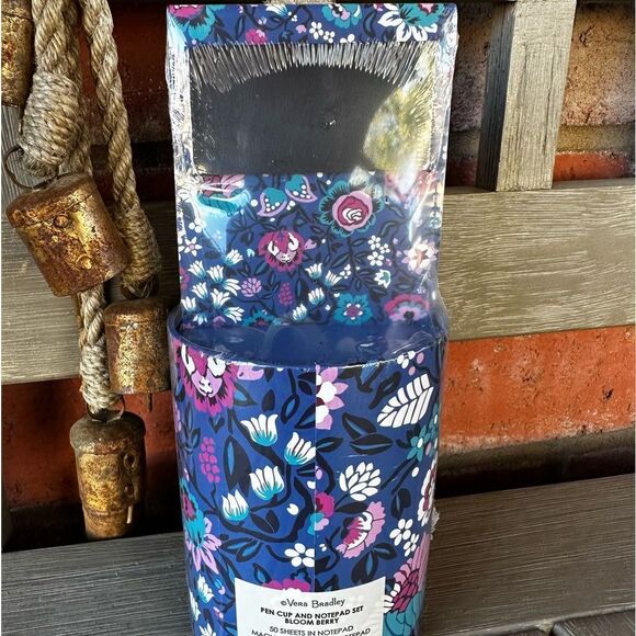 VERY BRADLEY
BLOOM AND berry desk notepad n pen pencil holder NWT - Picture 8 of 8